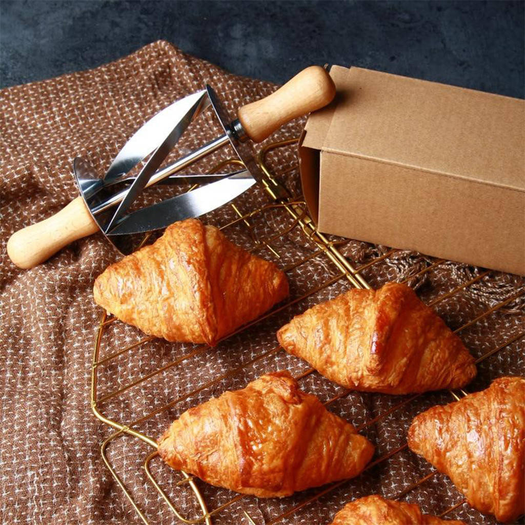 

Кондитерский нож для выпечки круассанов Croissant Cutter (40 CC)
