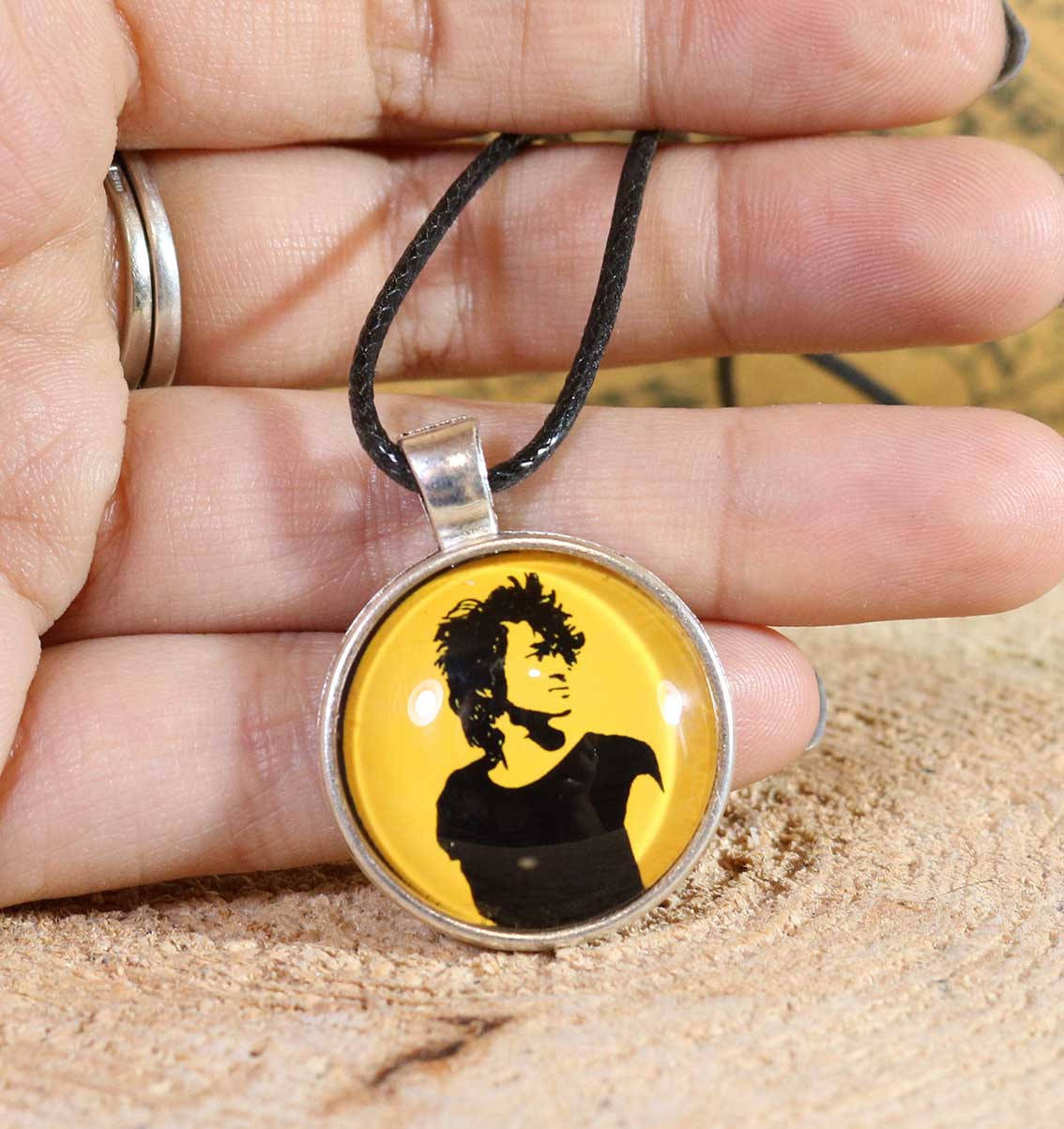 

Кулон В. Цой "Кино"