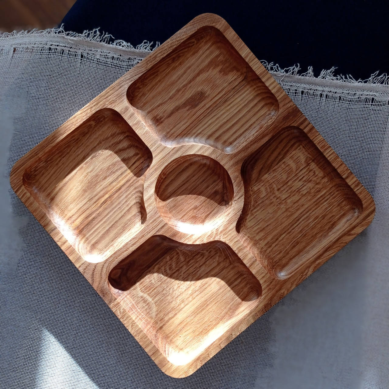 

Менажница деревянная дубовая квадратная доска для подачи блюд 24*24 на 5 секций двусторонняя, Натуральный