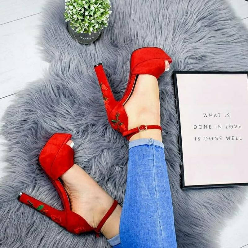 

Шикарные Замшевые Женские Босоножки Elegant на Высоком Каблуке