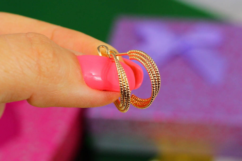 

Серьги Xuping Jewelry кольца тройные рифленые 1,5 см золотистые