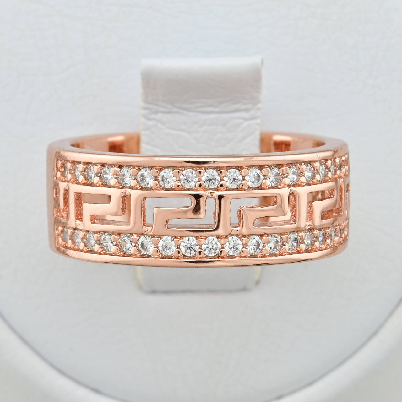 

Кольцо Xuping 14627 ширина 7 мм вставка белые фианиты позолота РО размер 19