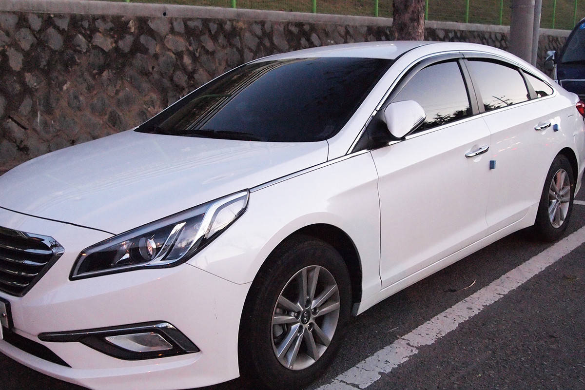 

Ветровики с хром полосой, дефлекторы окон Hyundai Sonata LF 2014-2019 6шт. (Autoclover/D940/Корея)