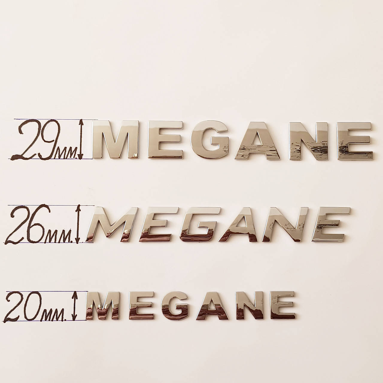 

Буквы MEGANE