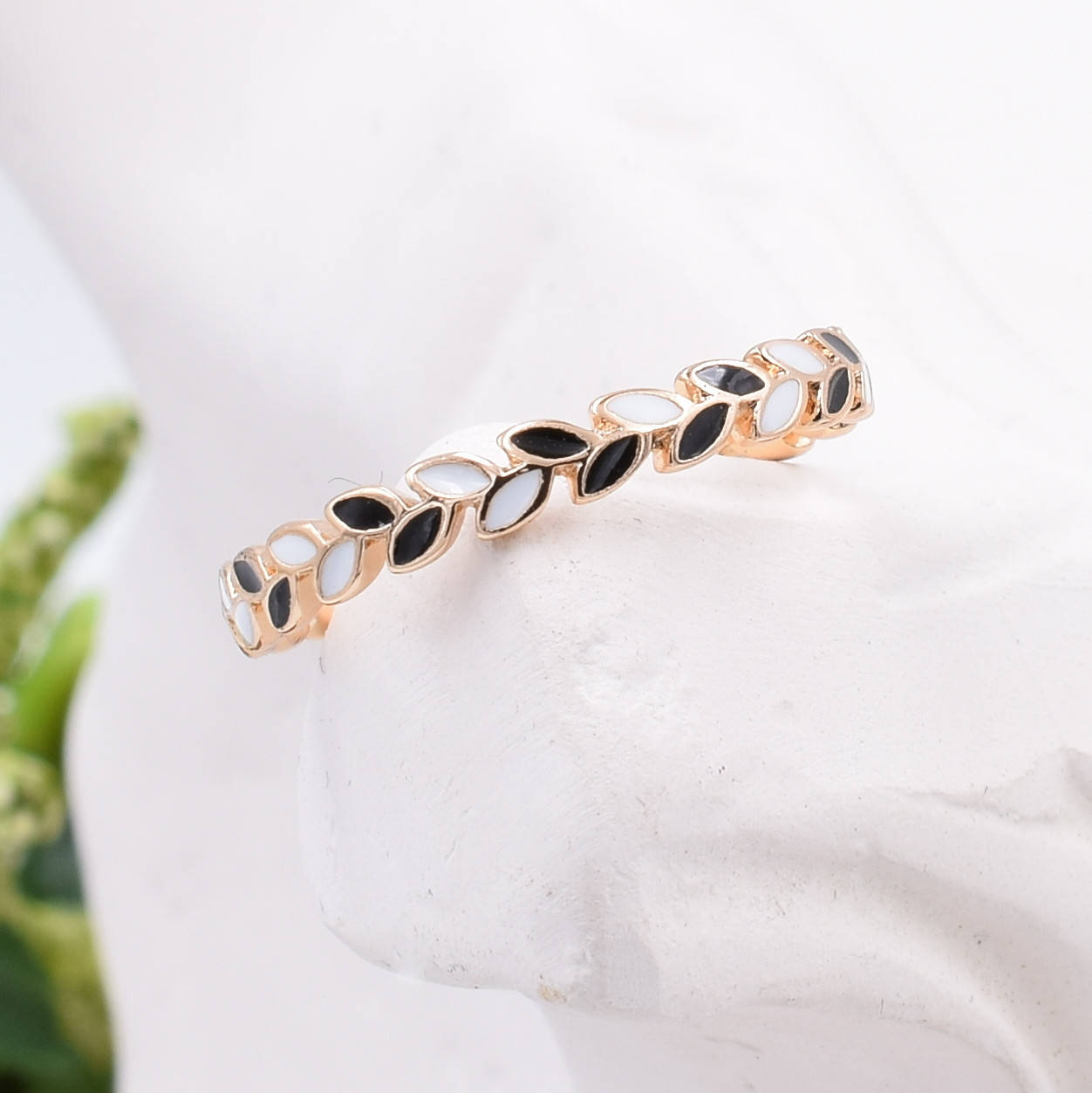 

Кольцо Xuping 30673 белая эмаль позолота 18К размер 19