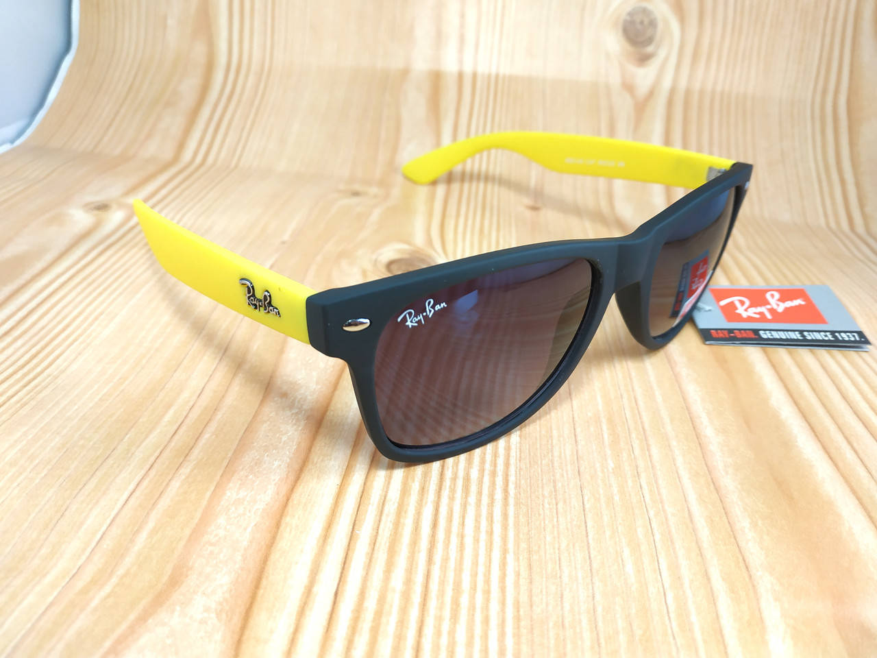 

Солнцезащитные очки Ray Ban Wayfarer - черные c желтыми дужками, Желтый