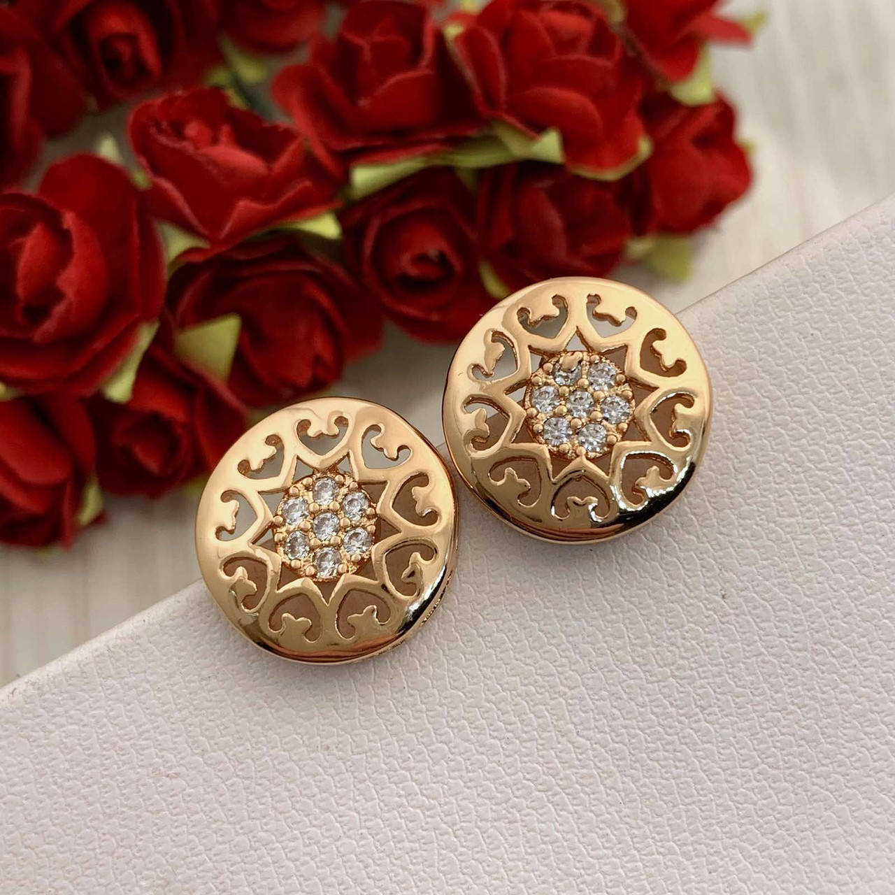 

Серьги гвоздики ЕА1680, Белые фианиты, Размер 13*13 мм, Позолота РО