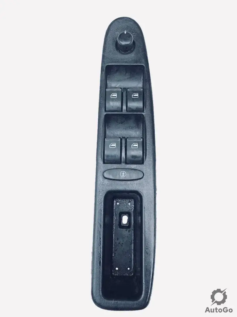 

Блок управления стеклоподъемниками Chery Amulet A11-3746110