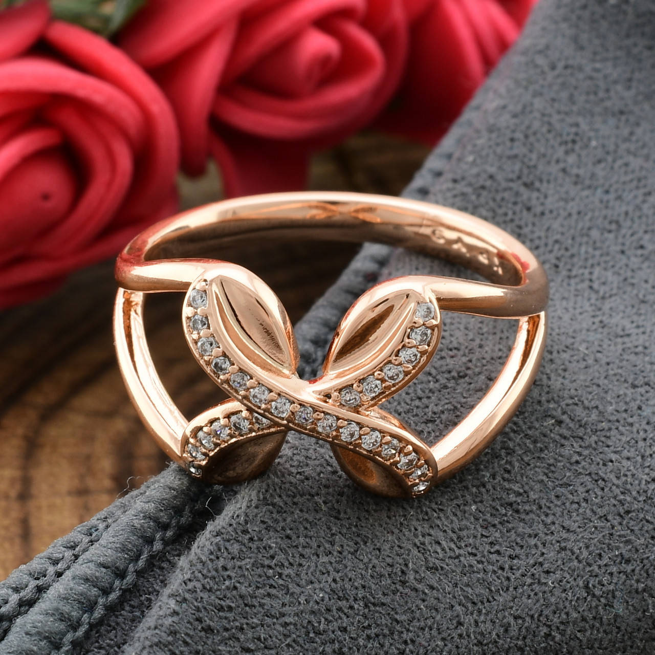 

Кольцо Xuping 14119 ширина 11 мм белые фианиты позолота РО размер 20