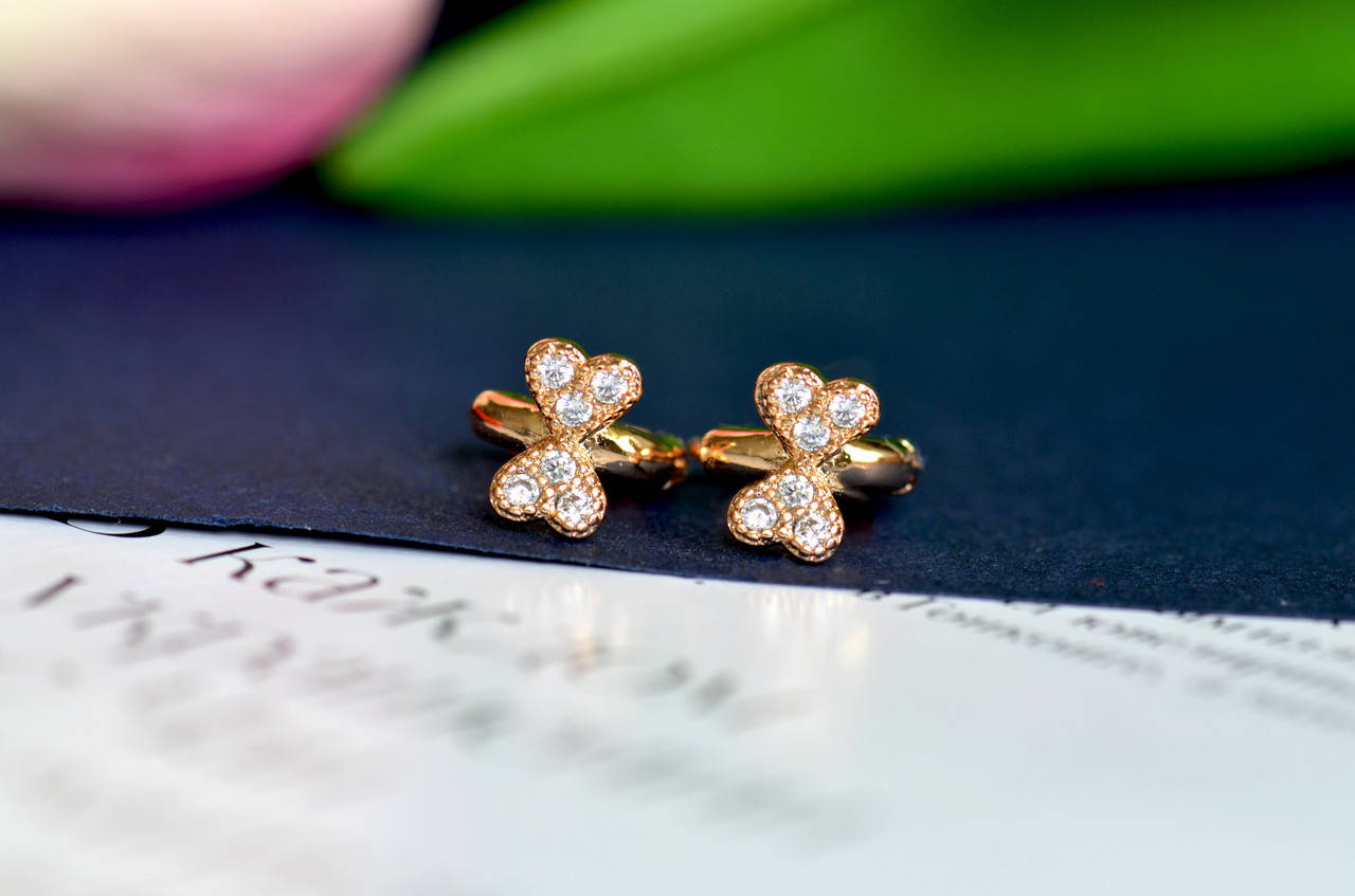 

Детские серьги бантики, медицинский сплав.