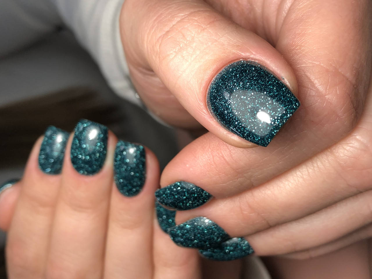 

Светоотражающий гель лак Fiery Gel 23 saga
