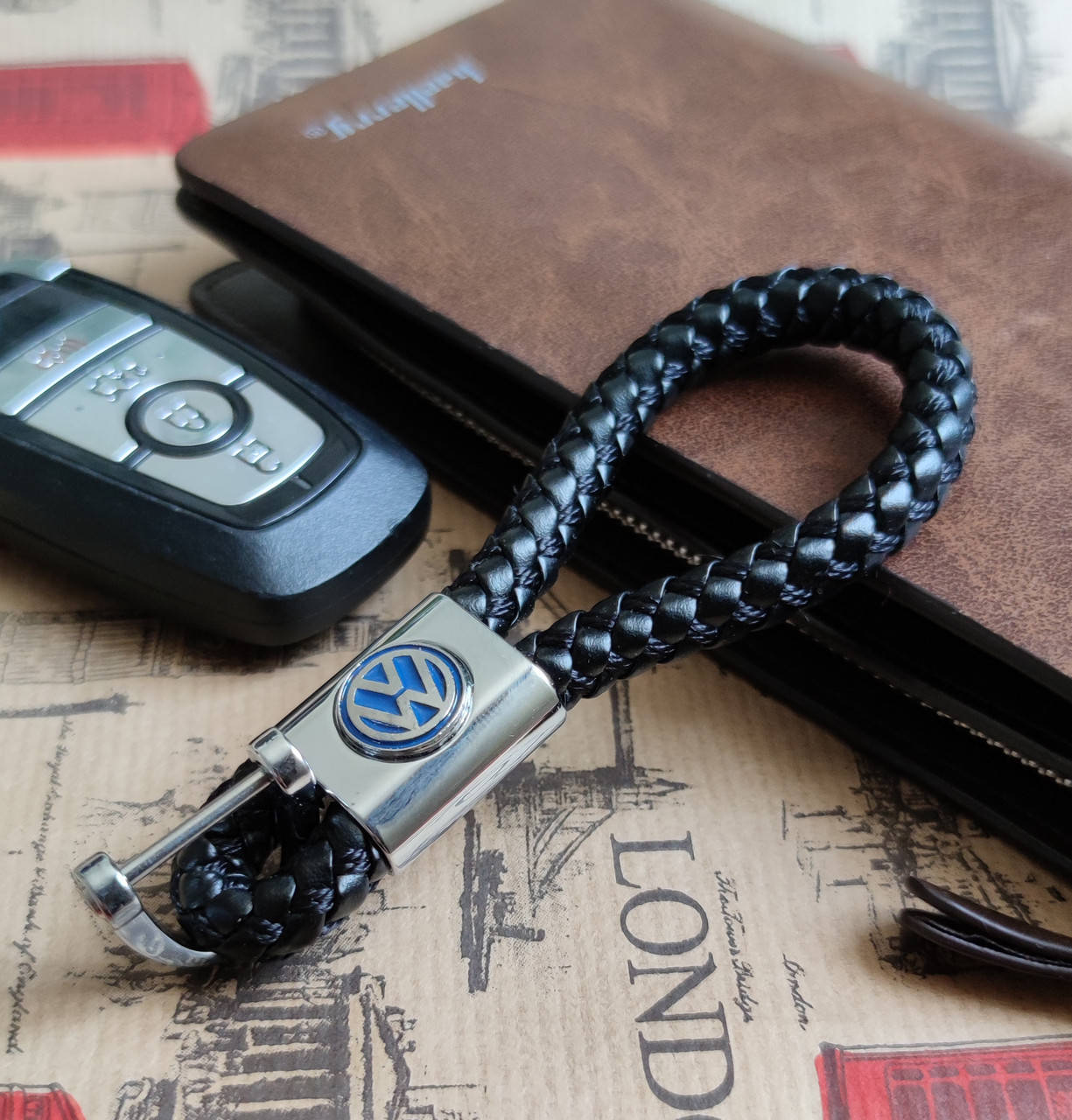 

Брелок автомобильный Volkswagen (ФольксВаген)