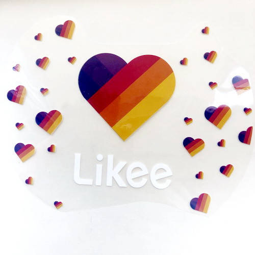 

Термоаппликация-накатка, наклейка на одежду сердце Likee в полоску 16х20 см, белый шрифт, Разные цвета