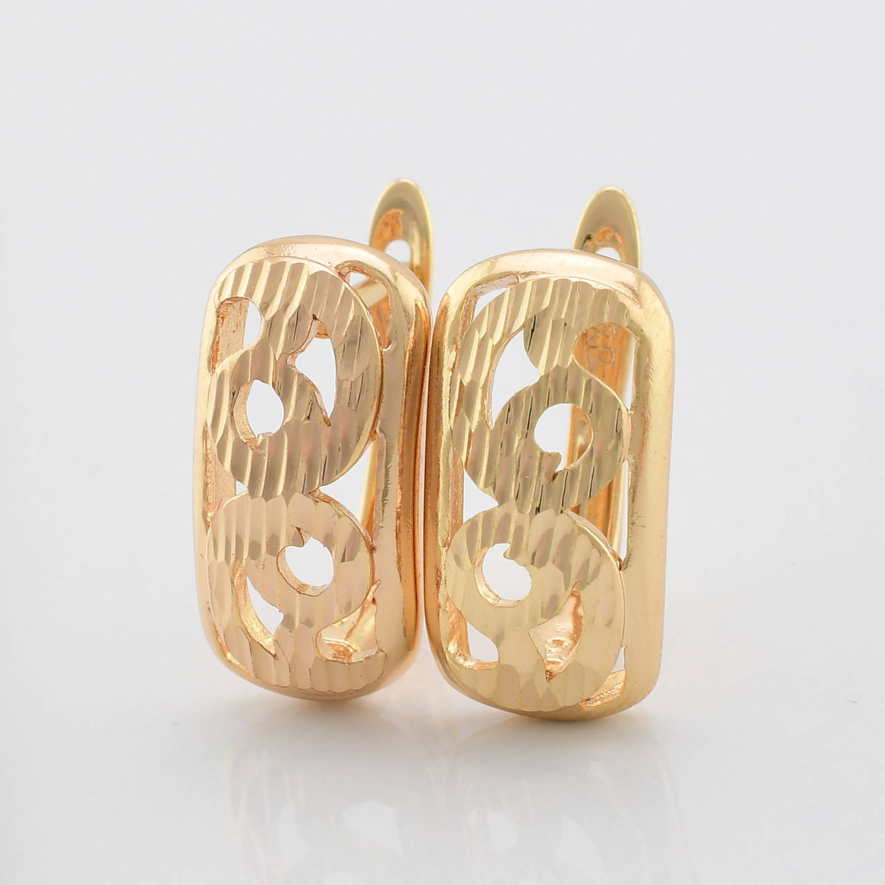 

Серьги 22943 размер 17х8 мм вес 3.7 г позолота 18К