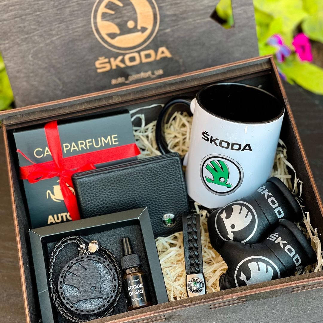 

Набор с логотипом Skoda в подарочной деревянной коробке