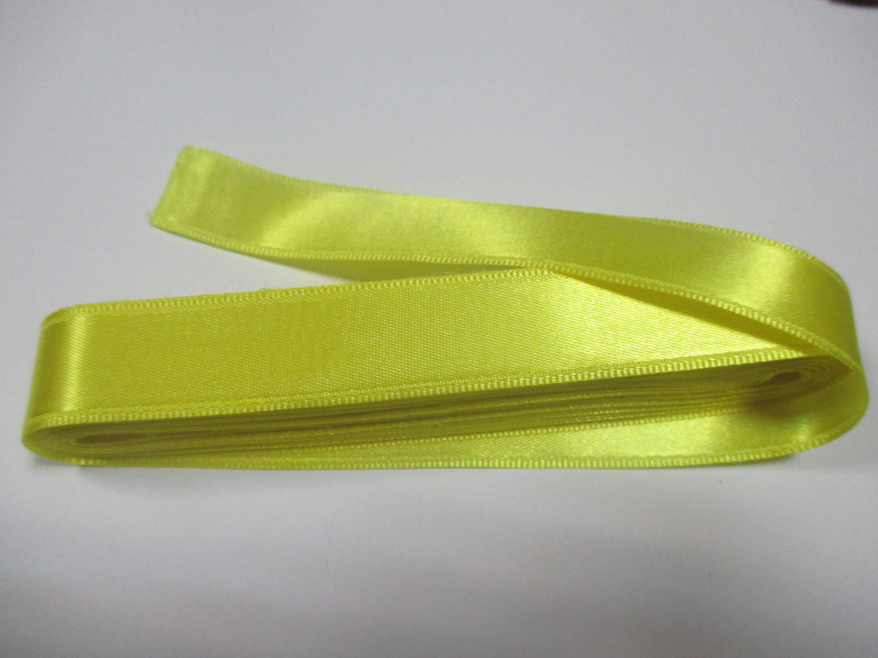 

Лента атласная двухсторонняя 2 см ( 10 метров) желтая яркая Н 02-088, Желтый