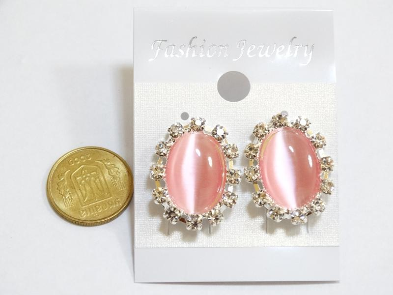 

Клипсы с камнем Кошачий глаз розового цвета в оправе со стразами овал