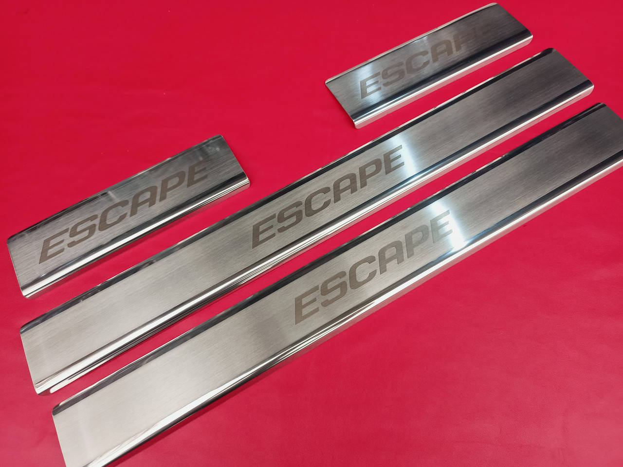 

Накладки на пороги для Ford Escape 2013-2019