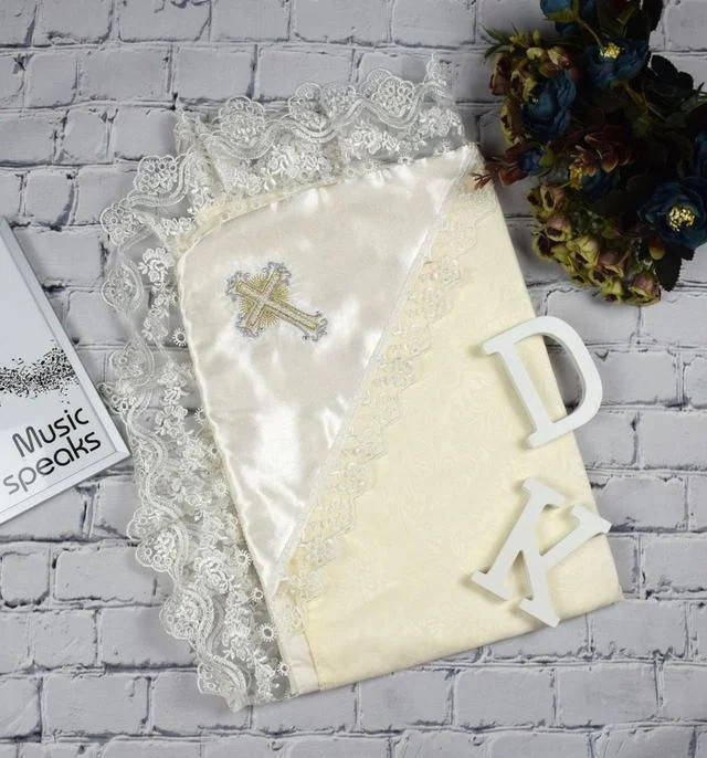 

Хлопковая крыжма "Нежность" с атласным уголком для крещения. Айвори, Бежевый