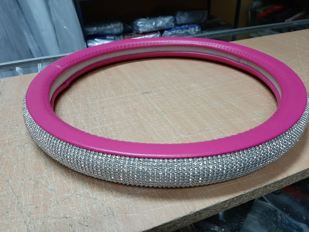 

Чехол на руль.Оплётка на руль М 37-39. Кожа,со стразами.Розовая. Женская оплетка на руль, Розовый