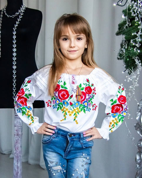 

Вышиванка детская девочка с яркой вышивкой