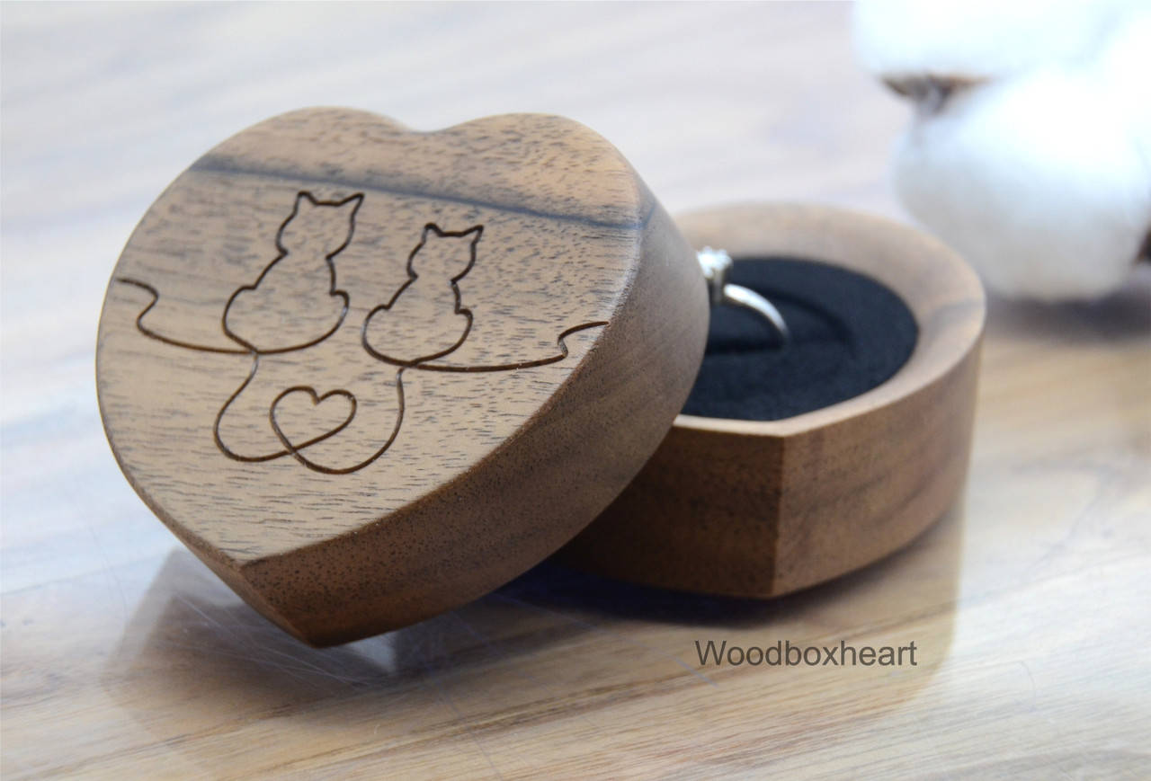 

Деревянная коробочка шкатулка футляр для помолвочного кольца