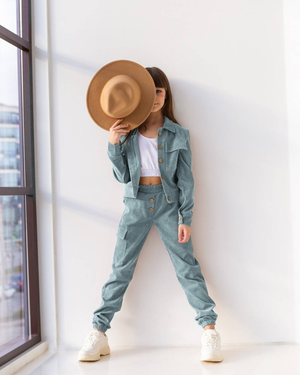 

Костюм тройка для девочки из микровельвета (пиджак, джоггеры и кофта) голубой