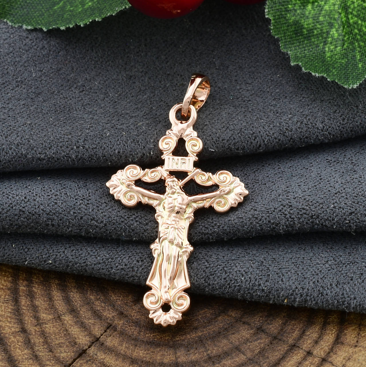 

Крестик 71095 для цепочки до 3 мм размер 35x19 мм вес 2.1 г позолота РО