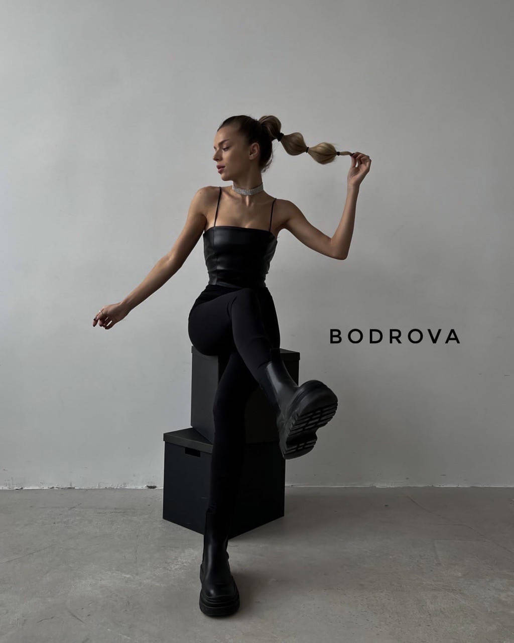 

Женский костюм,микродайвинг+эко кожа,42-44,44-46, Черный