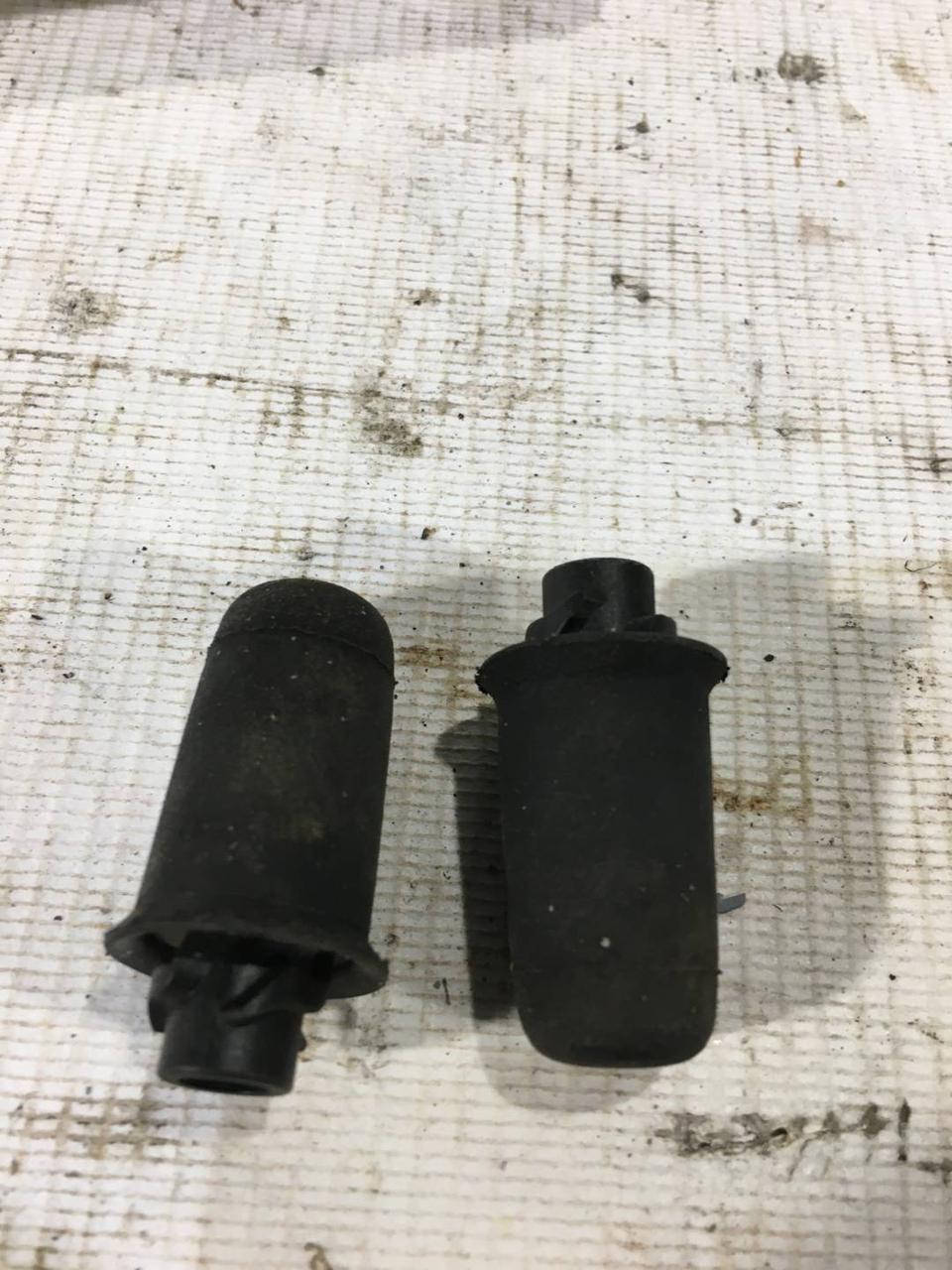 

Отбойник крышки багажника на Ford Focus (North America) 3 рест.