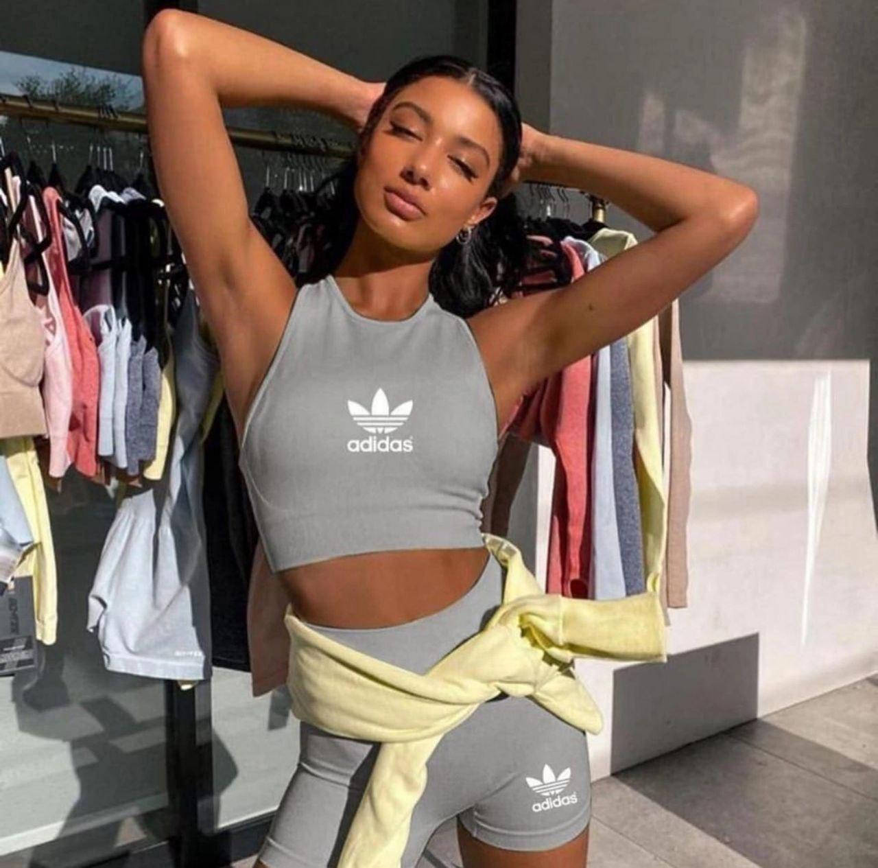 

Спортивный женский костюм adidas (велосипедки + топ), в расцветках серый, 42-44