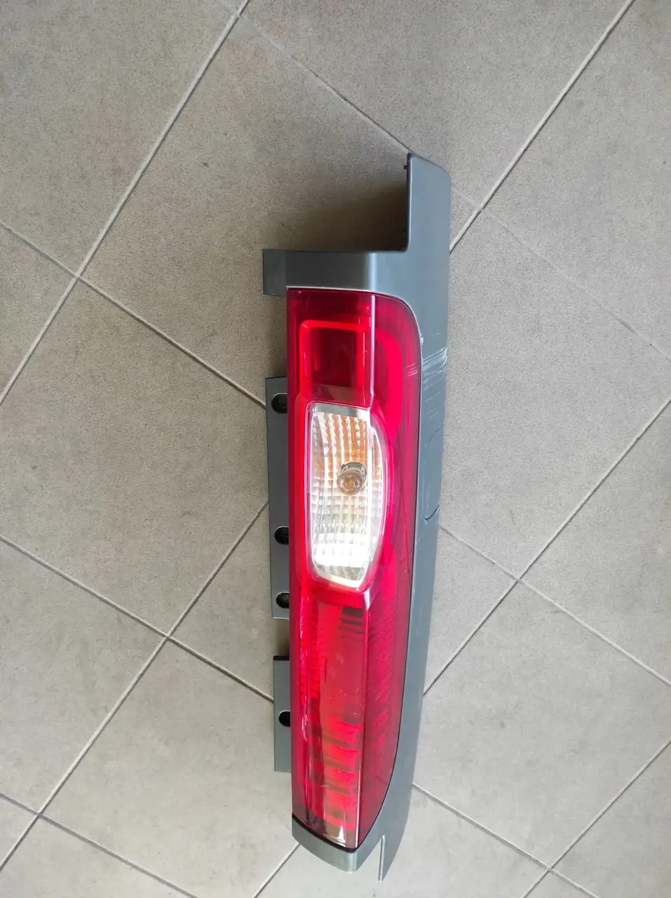 

Фонарь стоп Ліва Renault Trafic 93857722 под заказ 2-4 дн