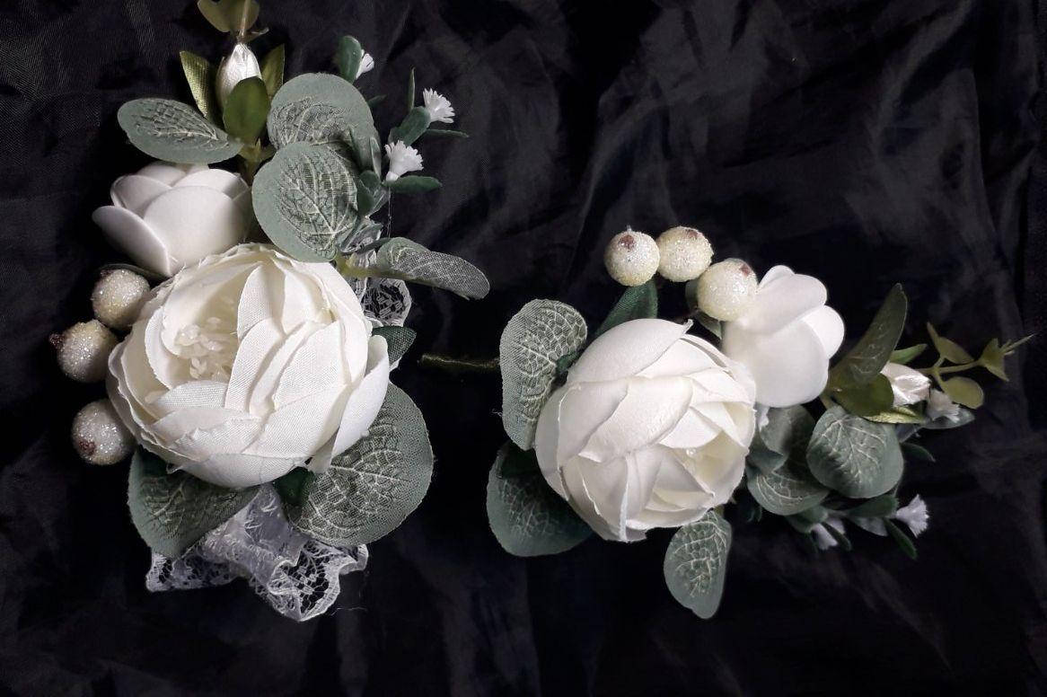 

Комплект свадебных бутоньерок для свидетелей "Пионы" (белый)