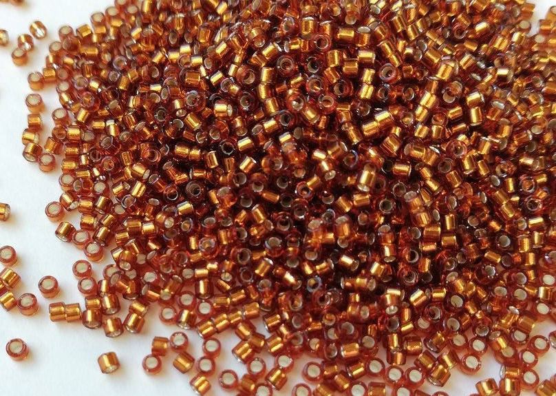 

Японський бісер Miyuki Delica 11/0 DB0144 - Silver Lined Amber
