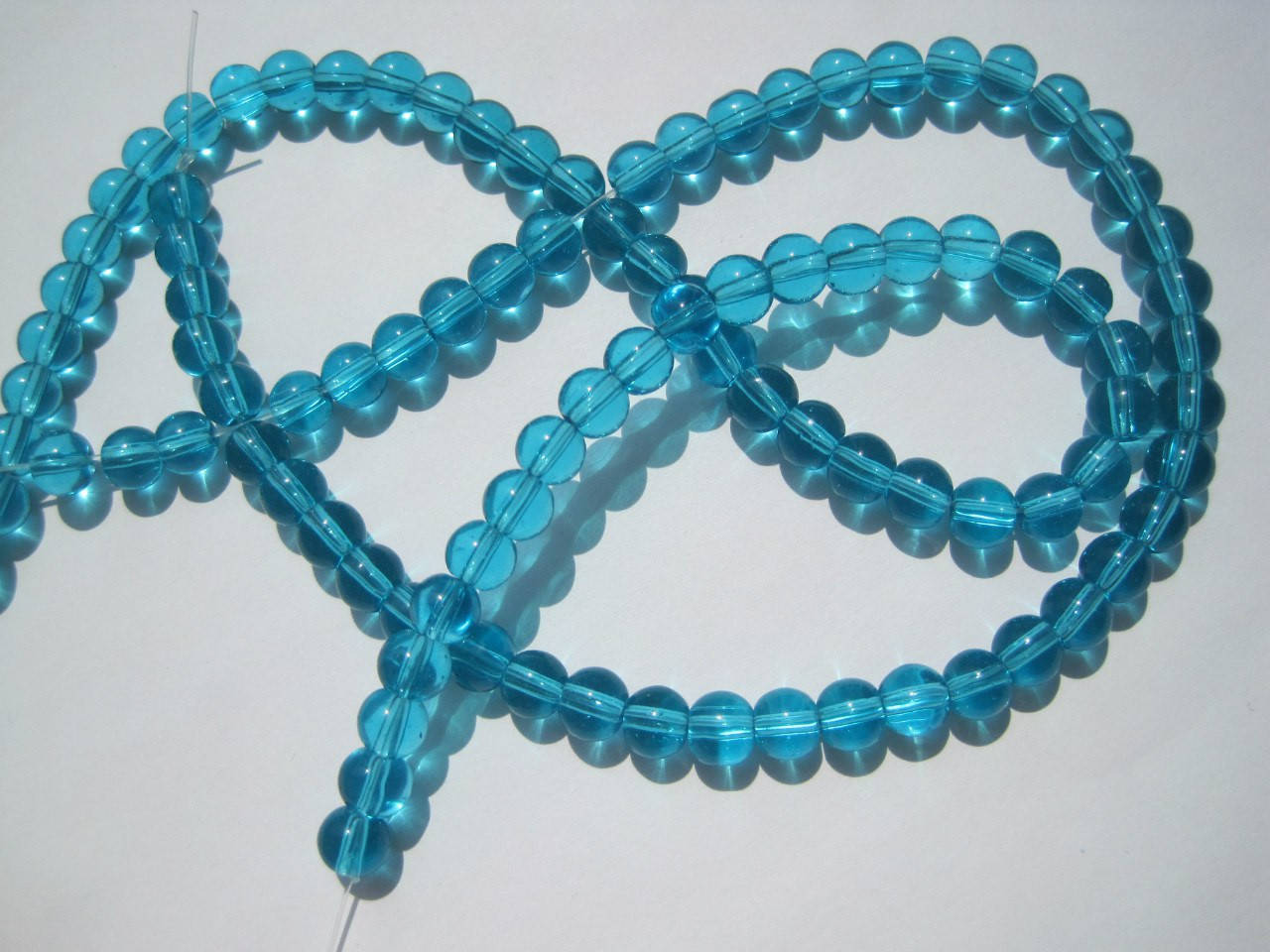 

Бусины стеклянные 0,6 см