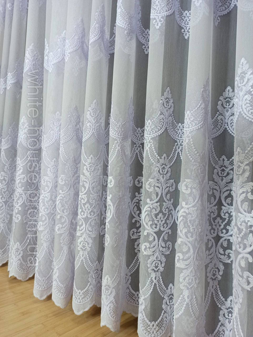 

Льон с вышивкой, Белый