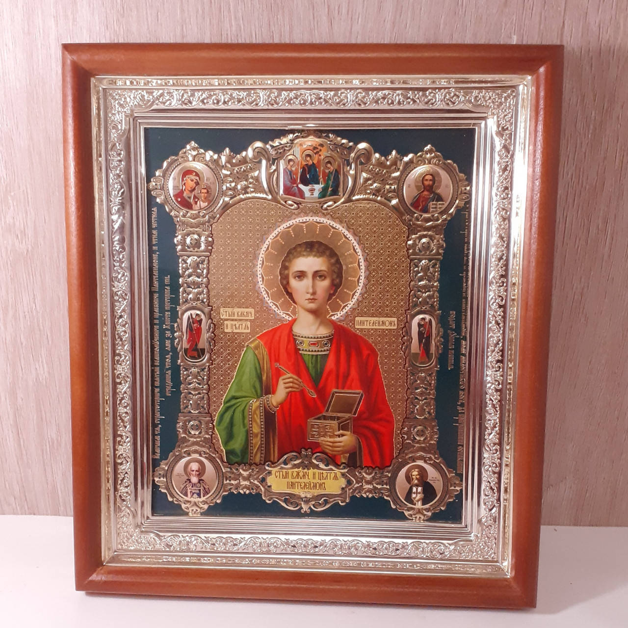 

Икона Святой великомученик и целитель Пантелеймон, лик 15х18 см, в светлом прямом деревянном киоте