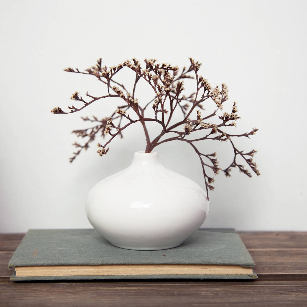 

Ваза керамическая для цветов маленькая "VASE MINIATURE" Rezon V0710 белый