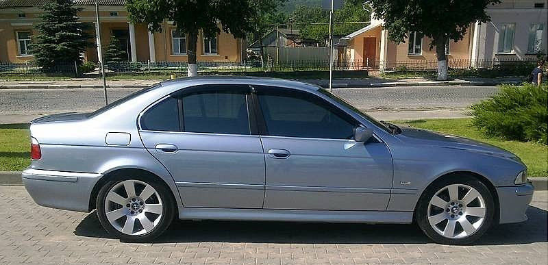 

Дефлекторы окон на BMW 5 (E39) седан 1995-2003 (скотч) AV-Tuning. Ветровики на BMW 5 (E39)