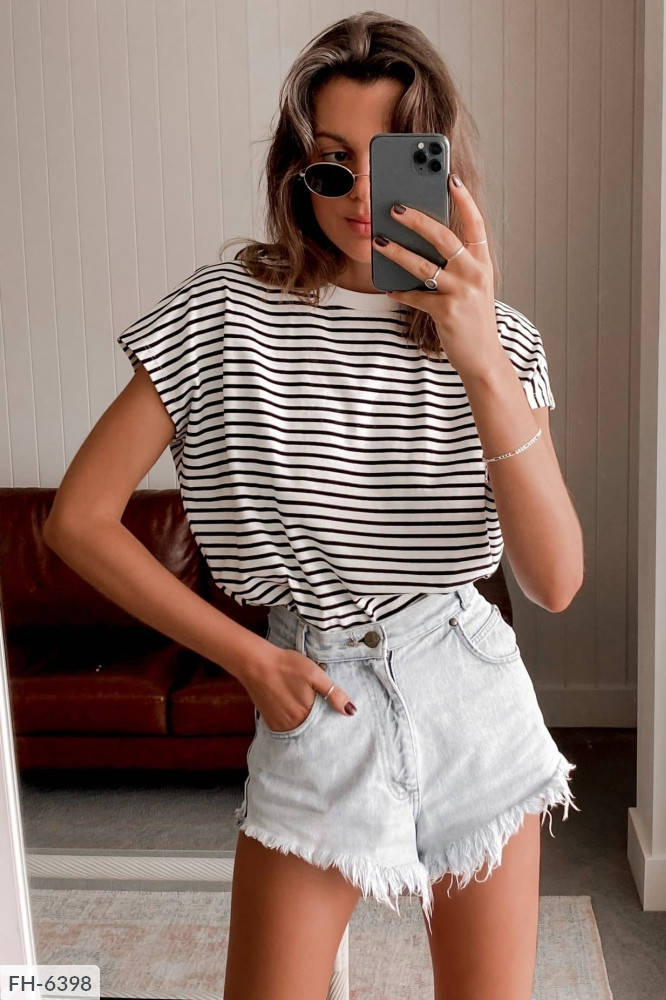 

Женская футболка в полоску