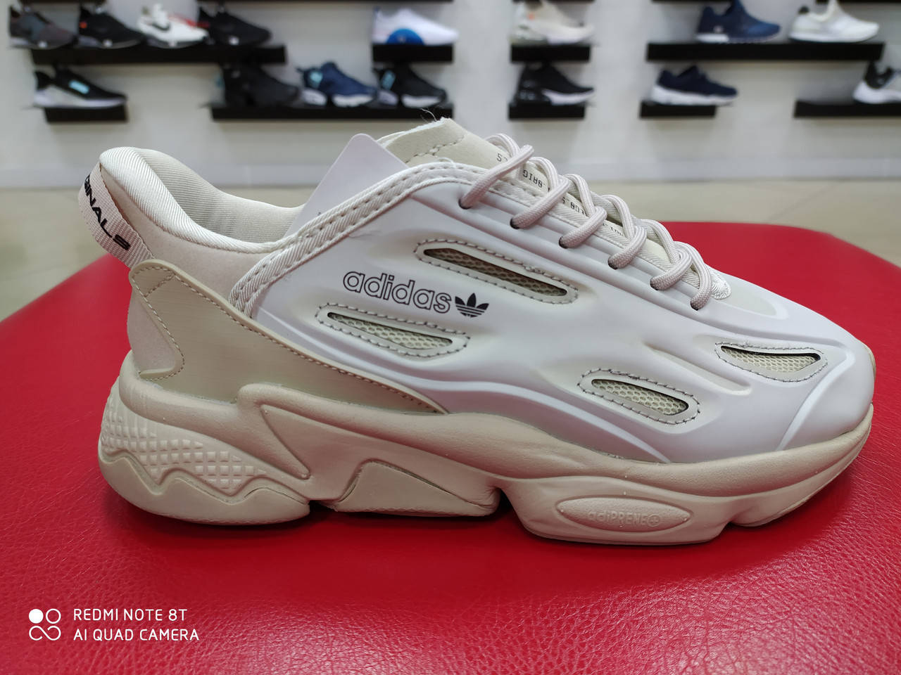

Женские кроссовки Adidas Ozweego Celov