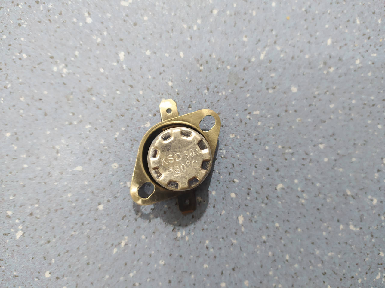 

Термореле KSD301 250V 10A 180C