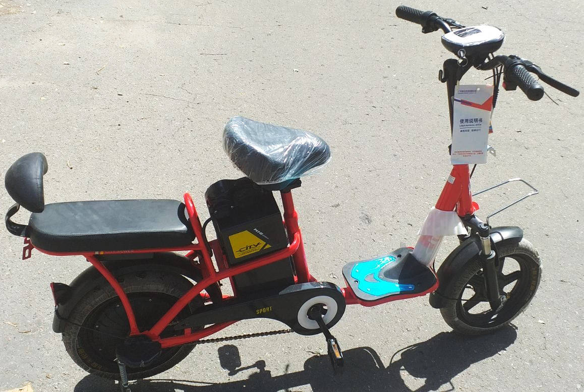 

Электроскутер 350w, 8.8 ah, с запасом хода до 40 км, Черный