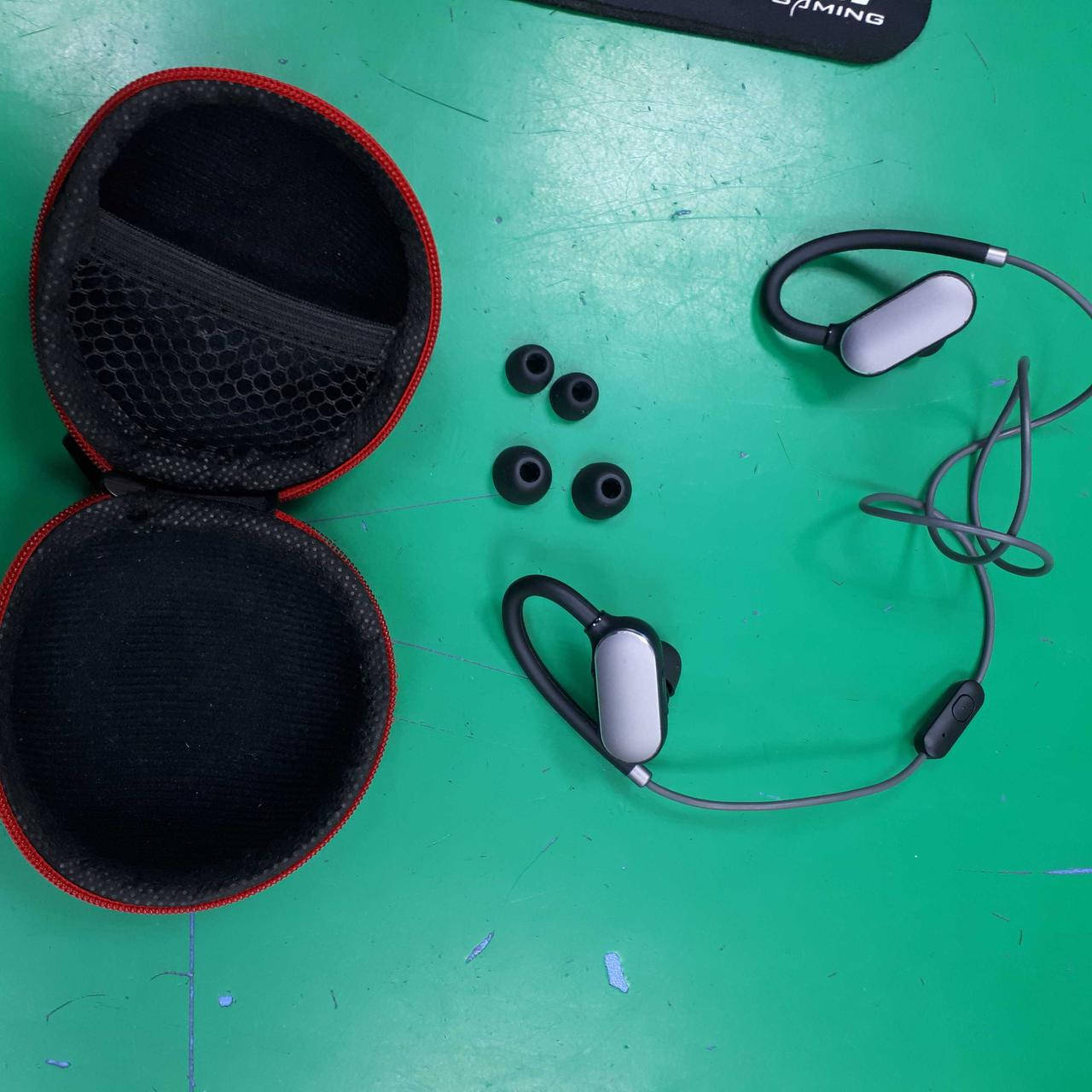 

Наушники Bluetooth-гарнитура Б/У Xiaomi Mi Sport Bluetooth Headset