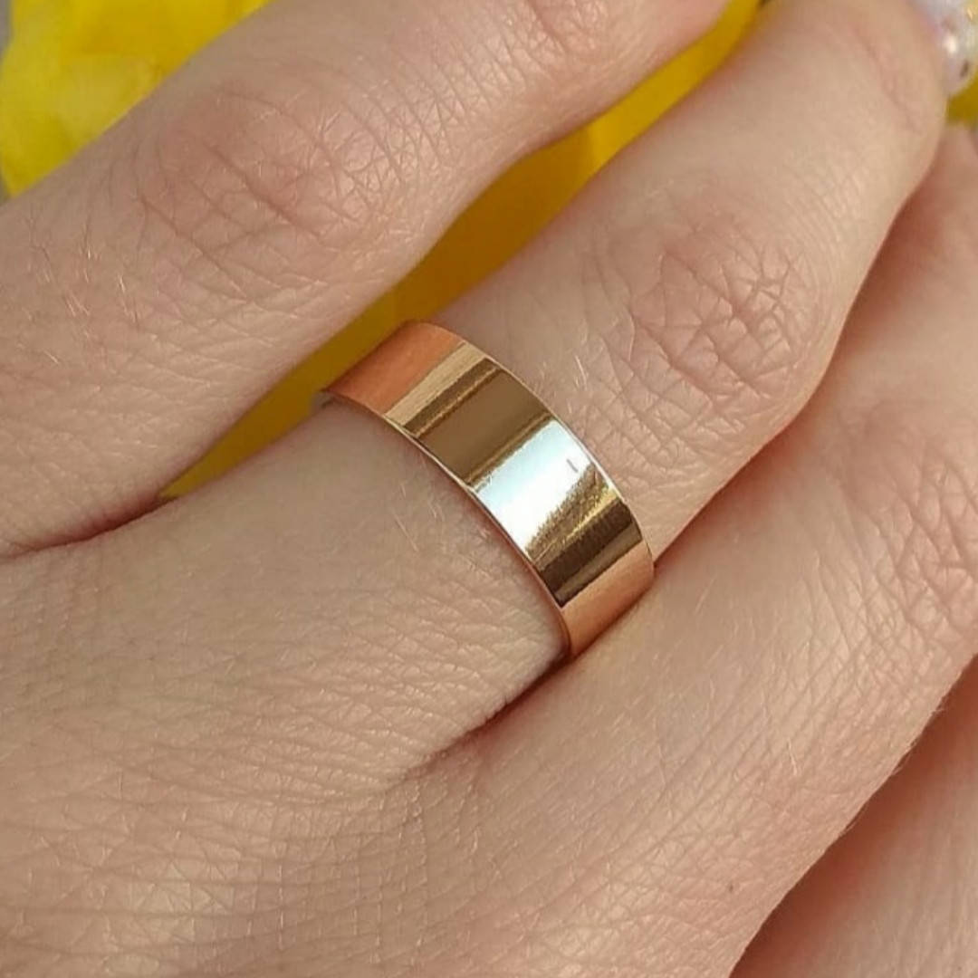 

Кольцо обручальное 6мм американка xuping размеры:16,17,18,20,21,22 медицинское золото позолота 18К 8355