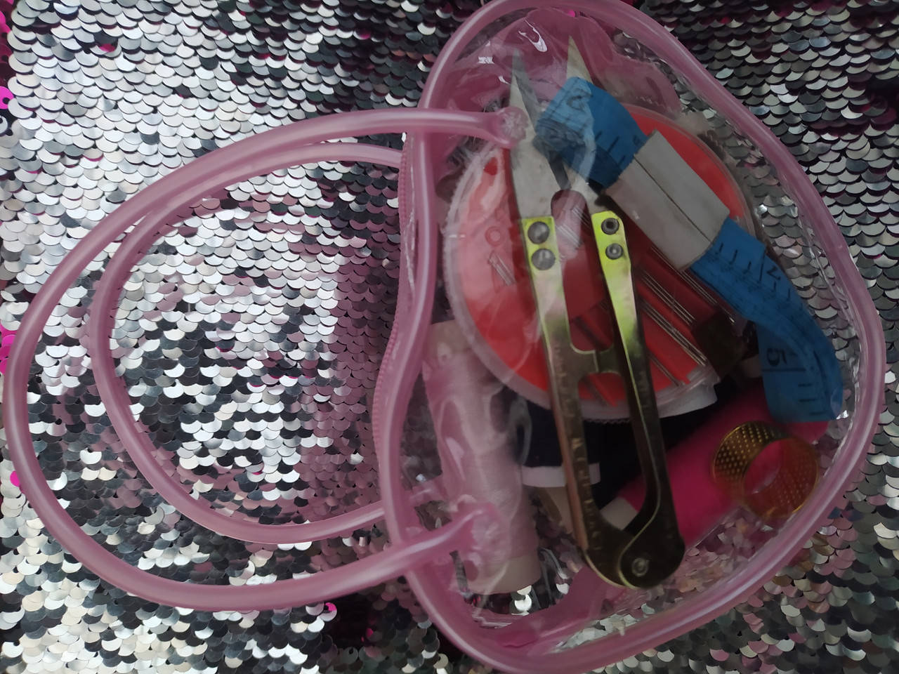 

Дорожный швейный набор для шитья и рукоделия в косметичке или коробочке