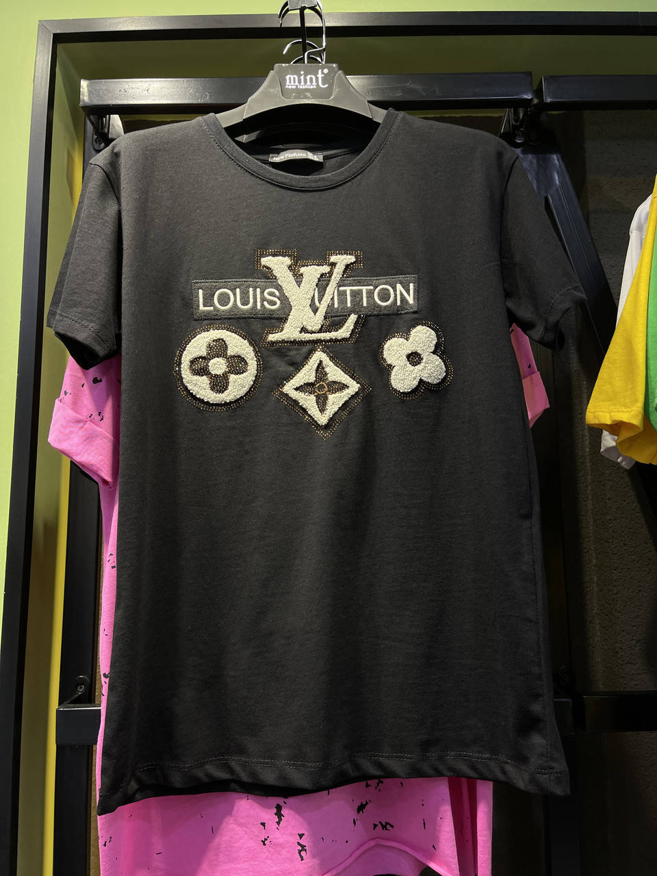 

Женская черная футболка с камешками Louis Vuitton Турция Mint L, Черный