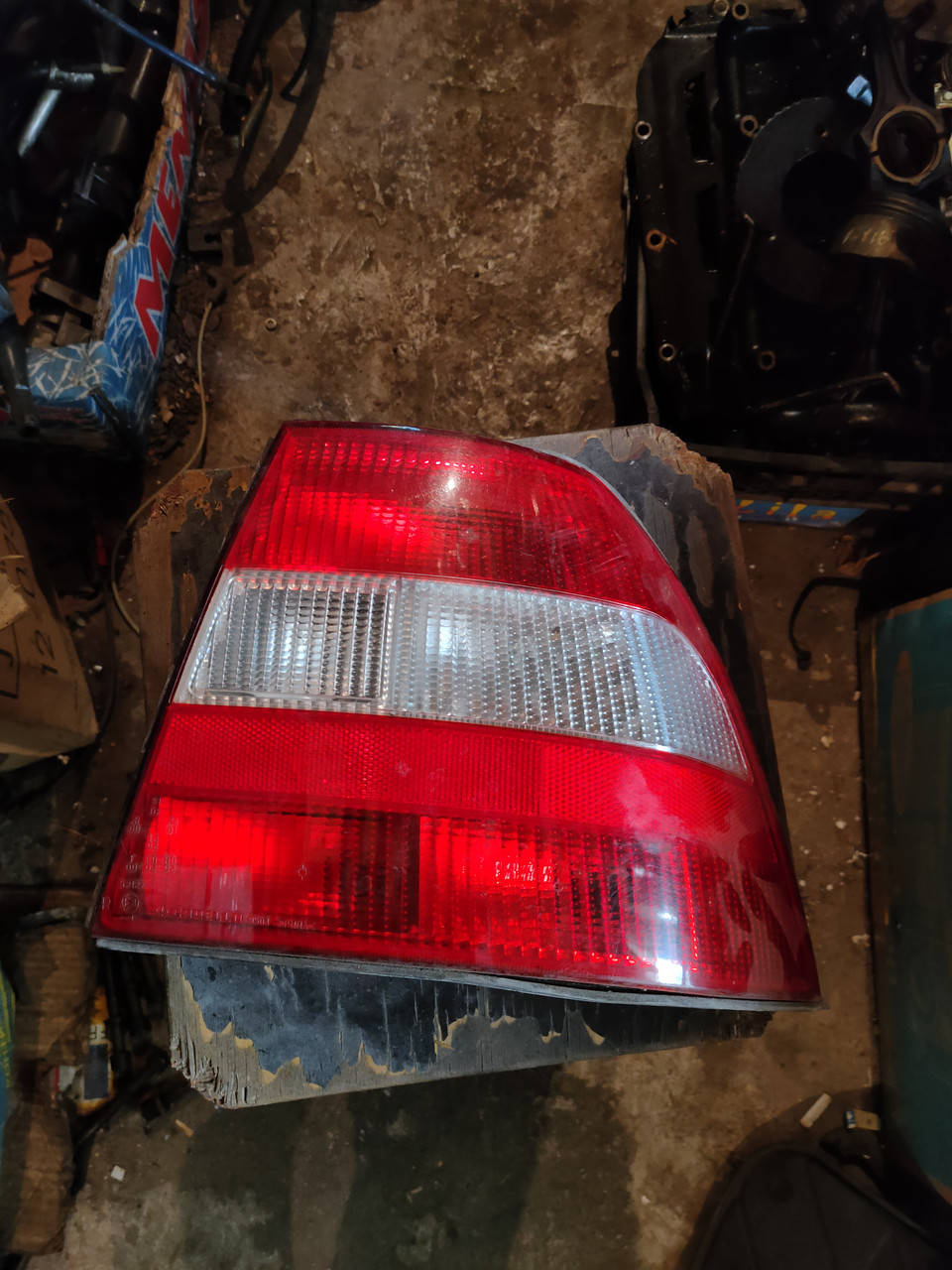 

Задняя правая фара Opel Vectra B