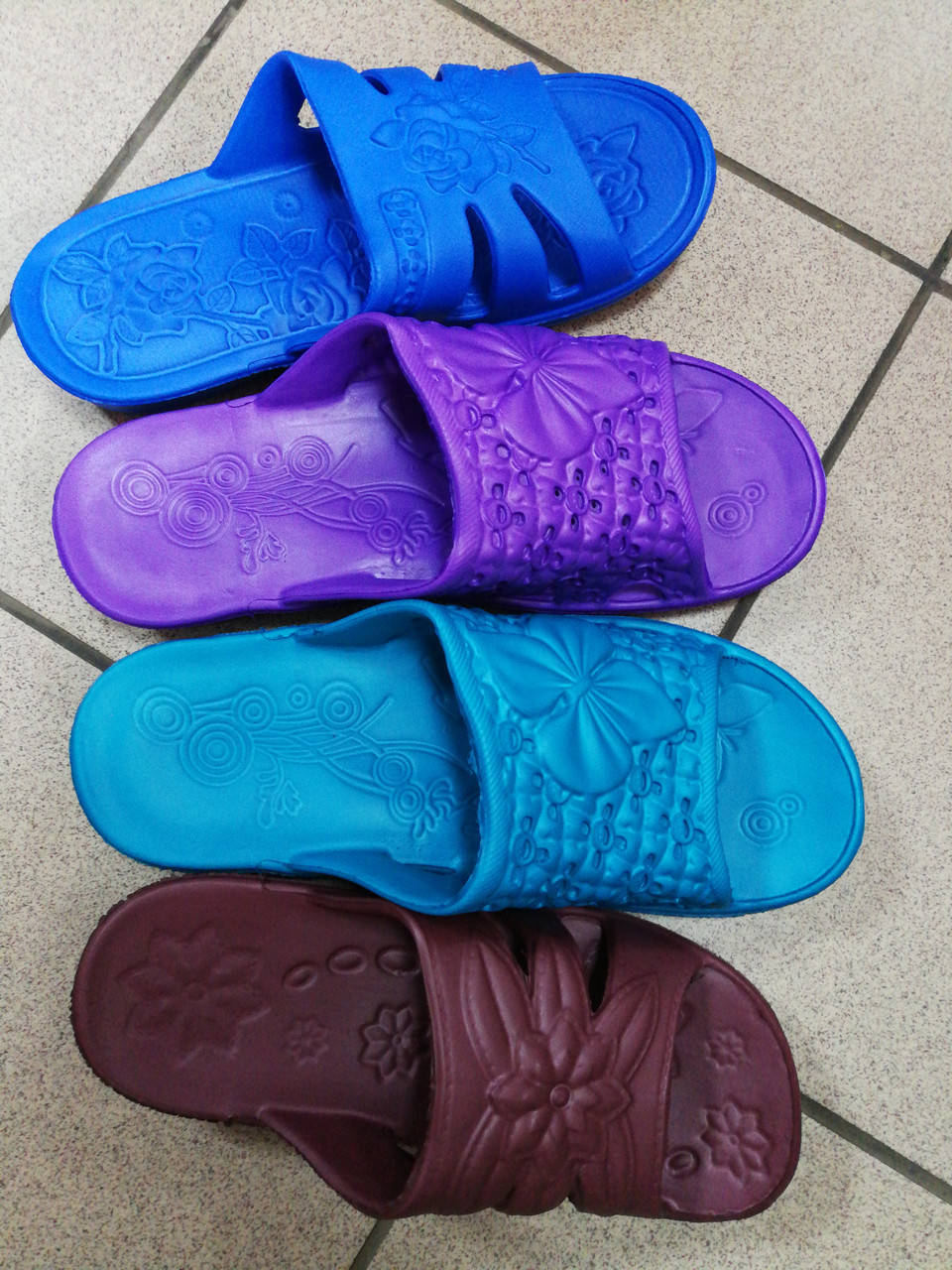

Резиновые сланцы женские