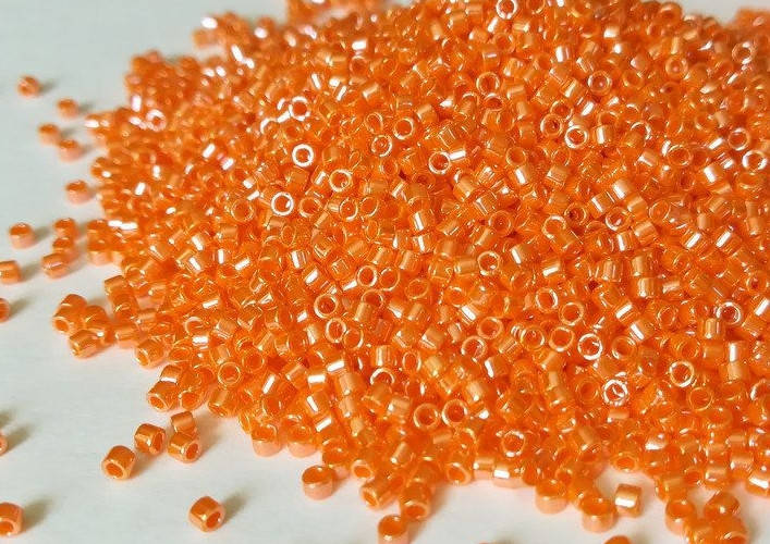 

Японський бісер Miyuki Delica 11/0 DB1563 Opaque Mandarin Luster